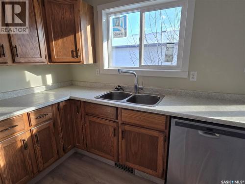 7123 Lanigan Drive, Regina, SK - Indoor Photo Showing Kitchen With Double Sink