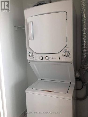 3211 - 197 Yonge Street, Toronto, ON - Indoor Photo Showing Laundry Room