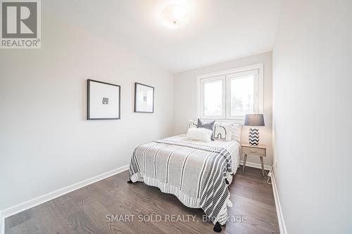 290 Axminster Drive, Richmond Hill, ON - Indoor Photo Showing Bedroom