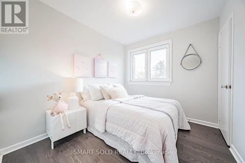 290 Axminster Drive, Richmond Hill, ON - Indoor Photo Showing Bedroom