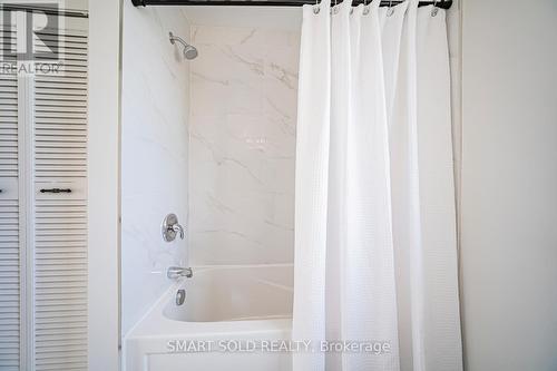 290 Axminster Drive, Richmond Hill, ON - Indoor Photo Showing Bathroom