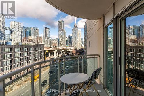 819 - 600 Queens Quay W, Toronto, ON - Outdoor With Exterior