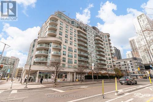 819 - 600 Queens Quay W, Toronto, ON - Outdoor With Facade