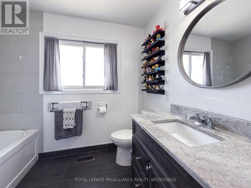 70 Briscoe Street, Loyalist (Amherstview), ON - Indoor Photo Showing Bathroom