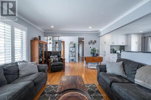 70 Briscoe Street, Loyalist (Amherstview), ON - Indoor Photo Showing Living Room