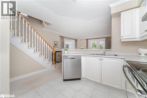 53 Kildonan Crescent, Waterdown, ON - Indoor Photo Showing Kitchen With Double Sink