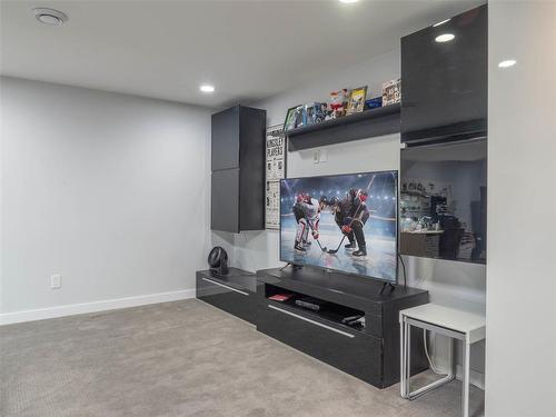 3 Jewett Bay, Winnipeg, MB - Indoor