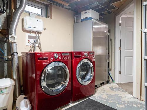 3 Jewett Bay, Winnipeg, MB - Indoor Photo Showing Laundry Room