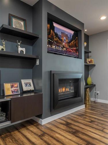 3 Jewett Bay, Winnipeg, MB - Indoor With Fireplace