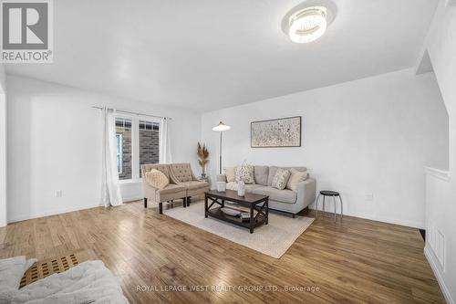 551 Pharo, Milton, ON - Indoor Photo Showing Living Room