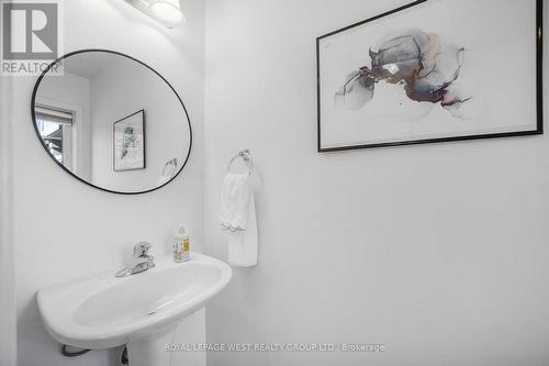 551 Pharo, Milton, ON - Indoor Photo Showing Bathroom