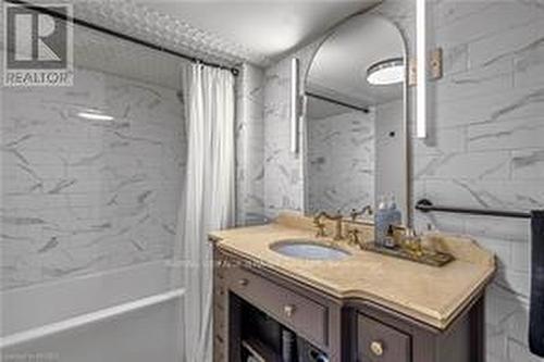 57 Main Street, Brant, ON - Indoor Photo Showing Bathroom