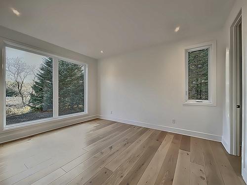 Chambre à coucher principale - 1608 Ch. Des Achillées, Piedmont, QC - Indoor Photo Showing Other Room