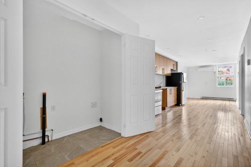 Laundry - 1904 Rue St-Clément, Montréal (Mercier/Hochelaga-Maisonneuve), QC - Indoor Photo Showing Other Room