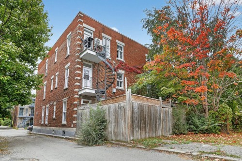 Back of Structure - 1904 Rue St-Clément, Montréal (Mercier/Hochelaga-Maisonneuve), QC - Outdoor