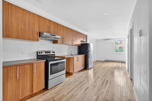 Overall view - 1904 Rue St-Clément, Montréal (Mercier/Hochelaga-Maisonneuve), QC - Indoor Photo Showing Kitchen