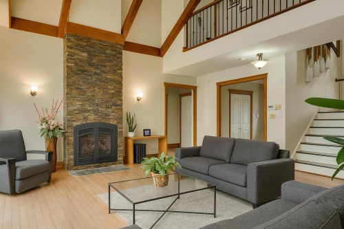 Salon - 29 Ch. Des Mésanges, Sainte-Anne-Des-Lacs, QC - Indoor Photo Showing Living Room With Fireplace