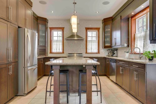 Cuisine - 29 Ch. Des Mésanges, Sainte-Anne-Des-Lacs, QC - Indoor Photo Showing Kitchen With Upgraded Kitchen