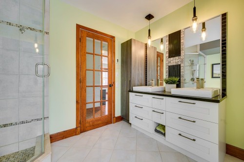 Salle de bains attenante à la CCP - 29 Ch. Des Mésanges, Sainte-Anne-Des-Lacs, QC - Indoor Photo Showing Bathroom