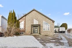 281 Rue Alfred-Messier  Terrebonne (Lachenaie), QC J6W 5S2