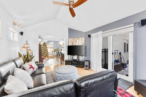 Living room - 281 Rue Alfred-Messier, Terrebonne (Lachenaie), QC - Indoor Photo Showing Living Room