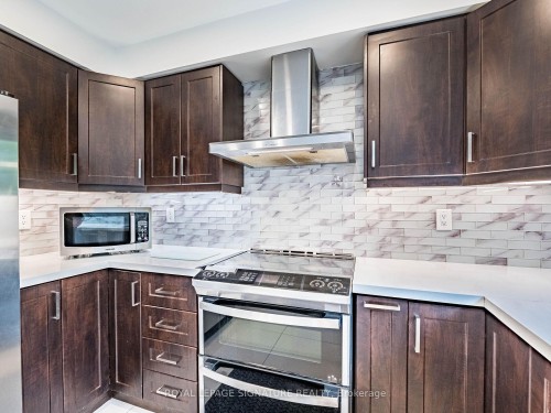 86 Valonia Drive, Brampton, ON - Indoor Photo Showing Kitchen