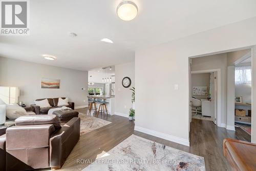 260 Sanatorium Road, Hamilton, ON - Indoor Photo Showing Living Room