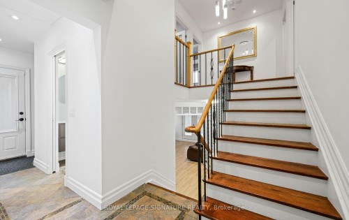 16 Kingsborough Crescent, Toronto, ON - Indoor Photo Showing Other Room