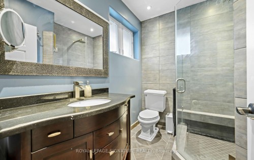 16 Kingsborough Crescent, Toronto, ON - Indoor Photo Showing Bathroom