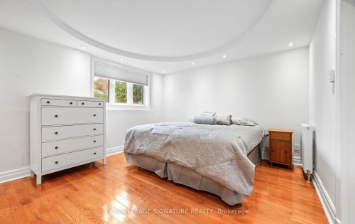 16 Kingsborough Crescent, Toronto, ON - Indoor Photo Showing Bedroom
