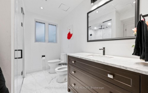 16 Kingsborough Crescent, Toronto, ON - Indoor Photo Showing Bathroom