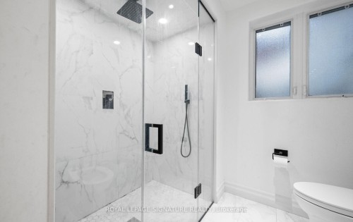 16 Kingsborough Crescent, Toronto, ON - Indoor Photo Showing Bathroom