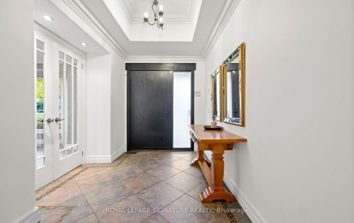 16 Kingsborough Crescent, Toronto, ON - Indoor Photo Showing Other Room