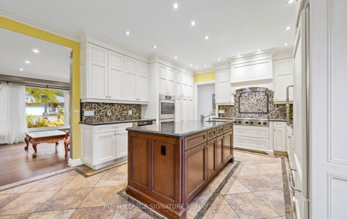 16 Kingsborough Crescent, Toronto, ON - Indoor Photo Showing Kitchen With Upgraded Kitchen