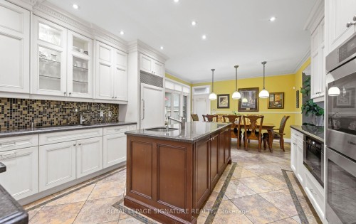 16 Kingsborough Crescent, Toronto, ON - Indoor Photo Showing Kitchen With Upgraded Kitchen