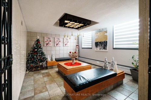 611-1 Four Winds Drive, Toronto, ON - Indoor