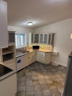 Upper-25 Joseph Street  Mississauga, ON L5M 1N8