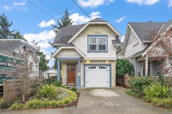 1489B Myrtle Ave  Victoria, BC V8R 2Z5