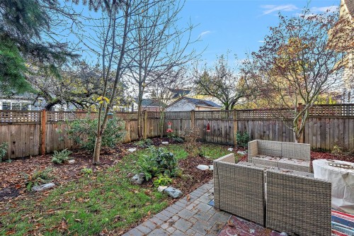 1489B Myrtle Ave, Victoria, BC 