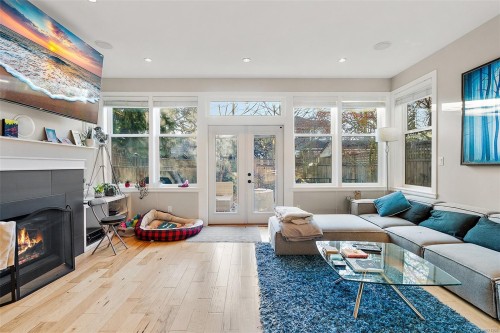 1489B Myrtle Ave, Victoria, BC 