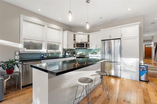 1489B Myrtle Ave, Victoria, BC 