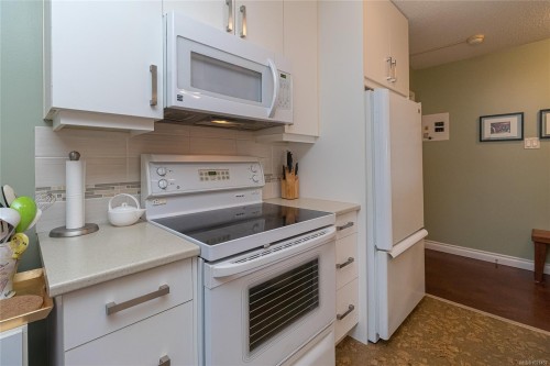 307-2050 White Birch Rd, Sidney, BC - Indoor Photo Showing Kitchen