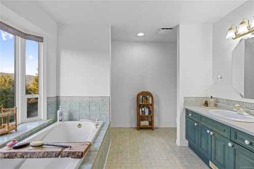 5145 Grouhel Rd, Ladysmith, BC 