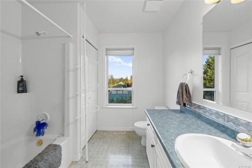 5145 Grouhel Rd, Ladysmith, BC 