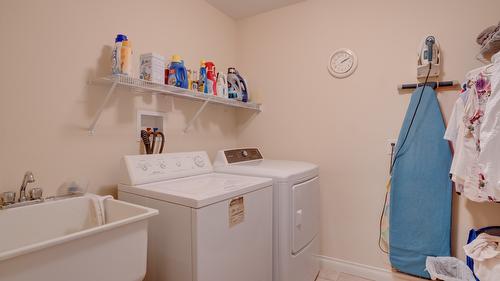 667 Mt. York Drive, Coldstream, BC - Indoor Photo Showing Laundry Room