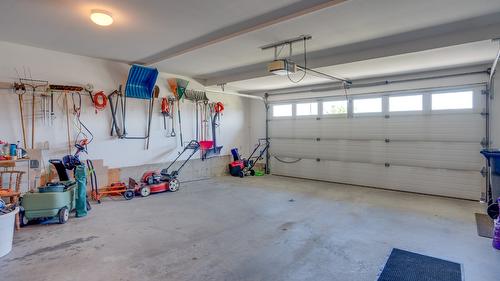 667 Mt. York Drive, Coldstream, BC - Indoor Photo Showing Garage