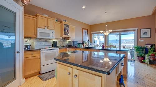 667 Mt. York Drive, Coldstream, BC - Indoor Photo Showing Kitchen