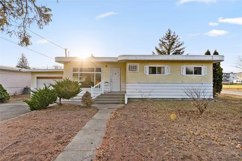 417 Mulberry Avenue  Kamloops, BC V2B 2R3