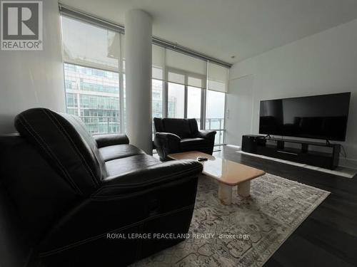 908 - 29 Queens Quay E, Toronto, ON - Indoor Photo Showing Living Room