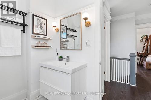 7 Juniper Avenue, Toronto, ON - Indoor